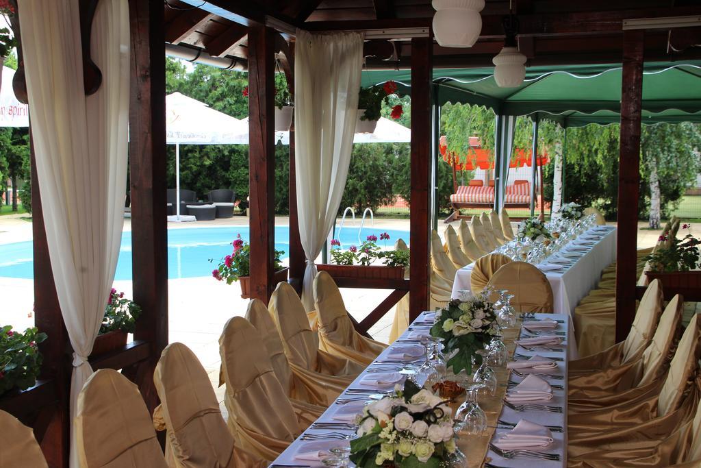 Vila Royal Urziceni エクステリア 写真